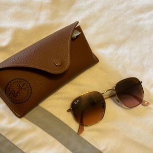 Hexagonal Ray-Ban glasses